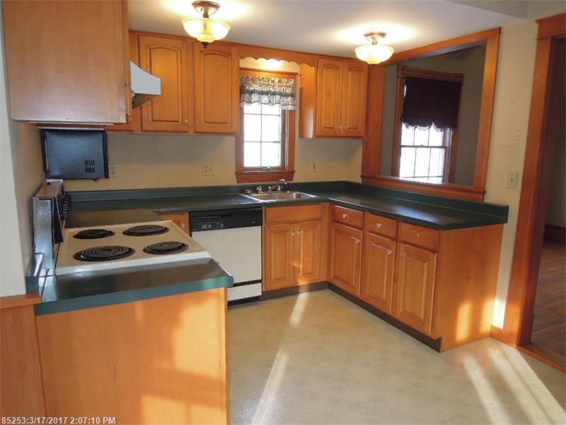 17 Thomas AVE, Caribou, ME 04736