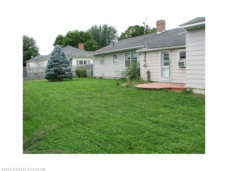 18 Meadow LN, Fort Kent, ME 04743