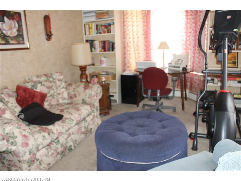 95 Houlton RD, Island Falls, ME 04747