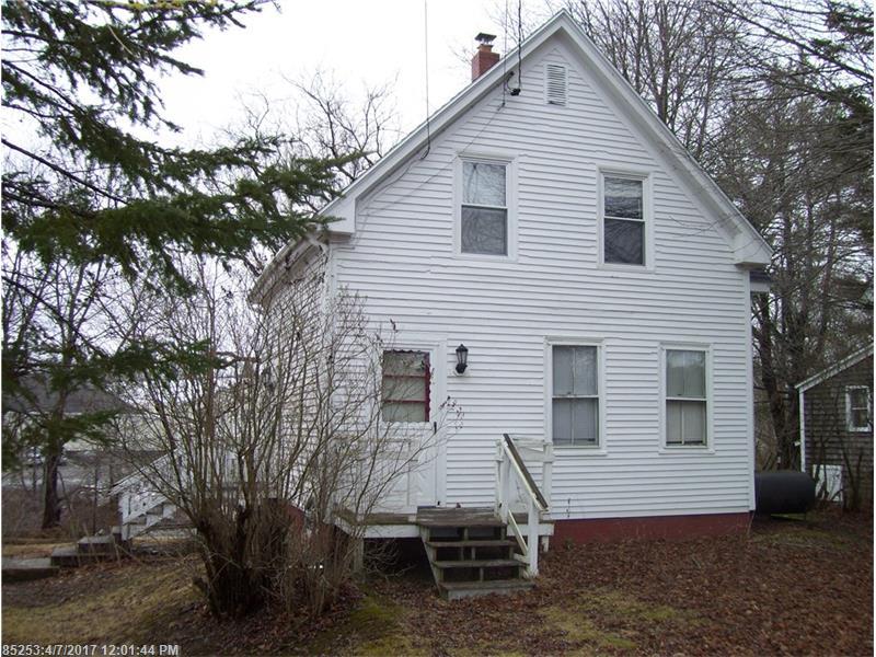 105 New County RD, Rockland, ME 04841