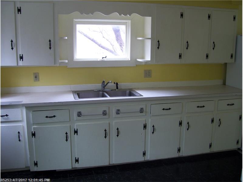 105 New County RD, Rockland, ME 04841