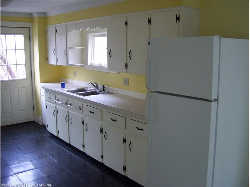105 New County RD, Rockland, ME 04841