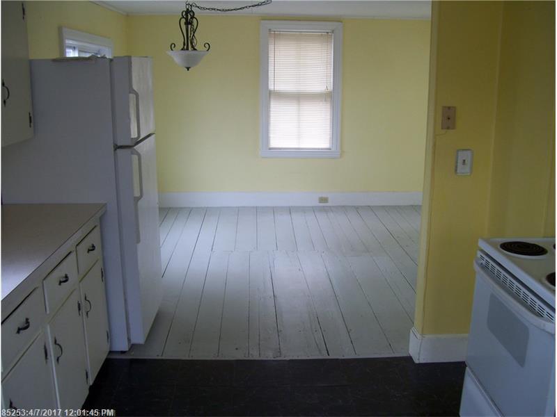 105 New County RD, Rockland, ME 04841