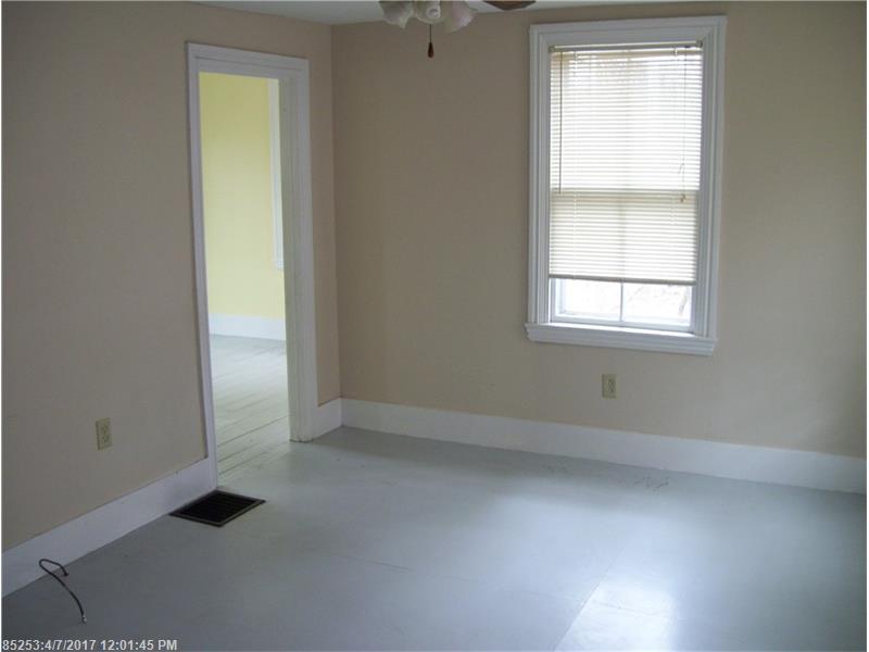 105 New County RD, Rockland, ME 04841
