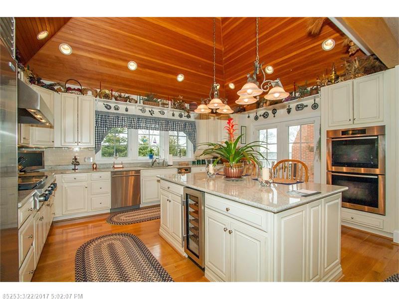27 Water's Edge DR, Lincolnville, ME 04849