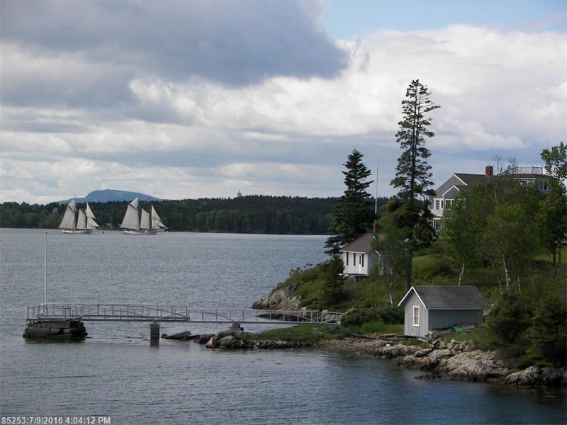 216 ZEKES POINT RD, Vinalhaven, ME 04863