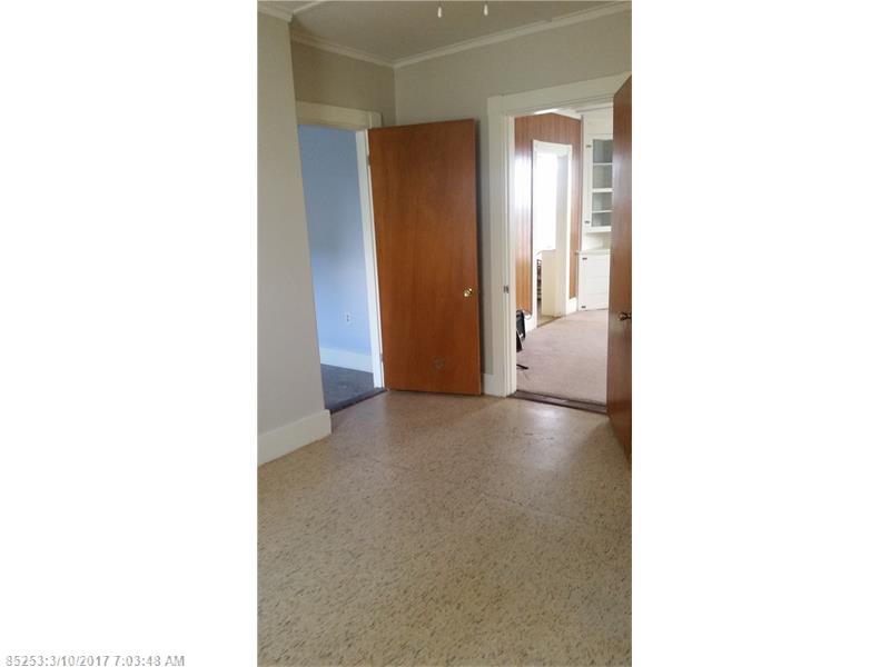 17 clinton AVE, Winslow, ME 04901