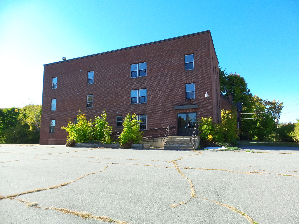 8 Highwood Street, Waterville, ME 04901