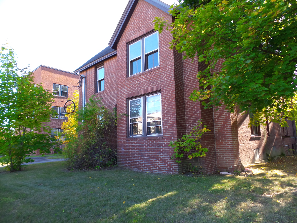 8 Highwood Street, Waterville, ME 04901