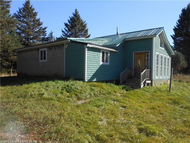 50 Goff RD, Dexter, ME 04930