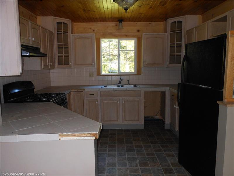 50 Goff RD, Dexter, ME 04930