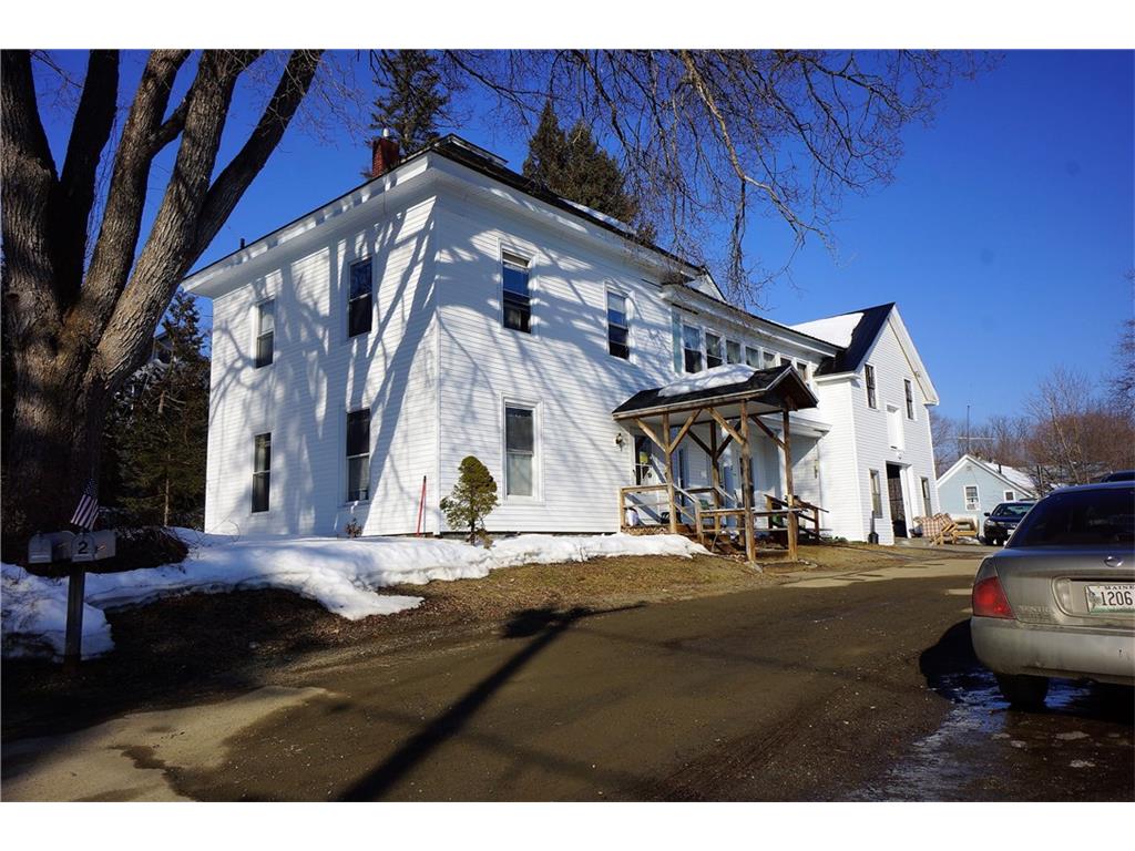 22 School Street, Dexter, ME 04930