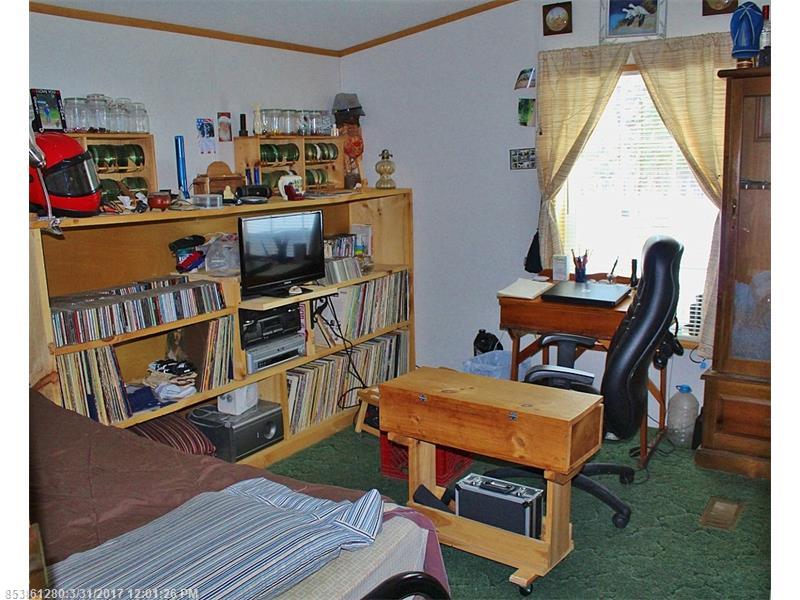 130 Earl RD, Farmington, ME 04938
