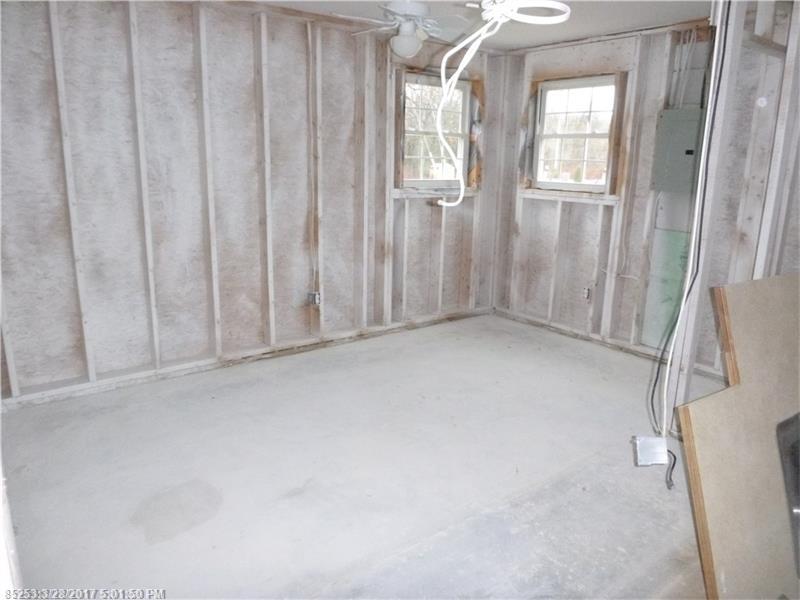 2 Spruce ST, Madison, ME 04950