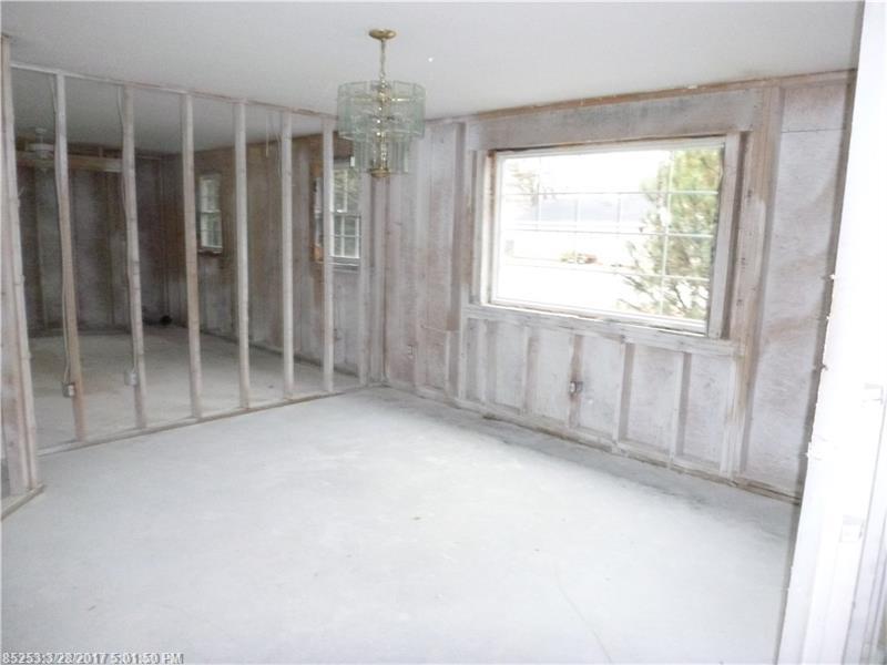 2 Spruce ST, Madison, ME 04950