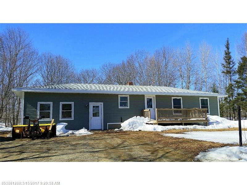 22 Starks RD, New Sharon, ME 04955