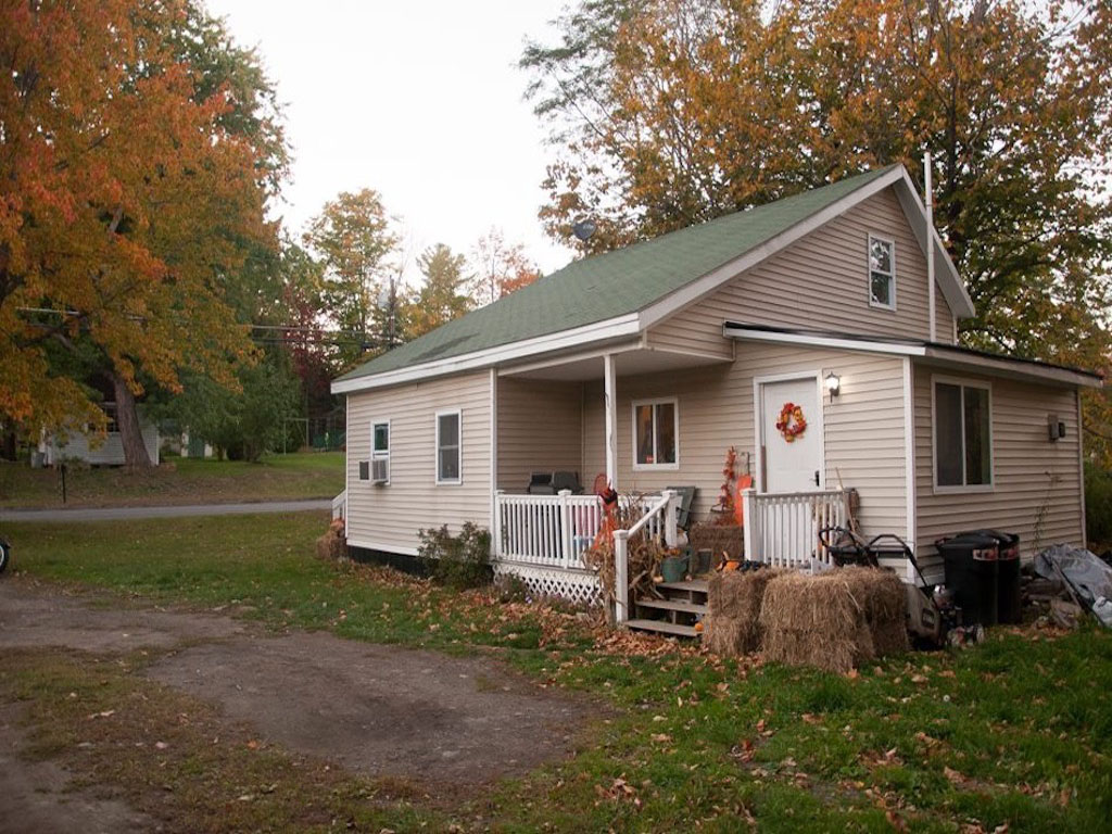 189 Oak Street, Oakland, ME 04963