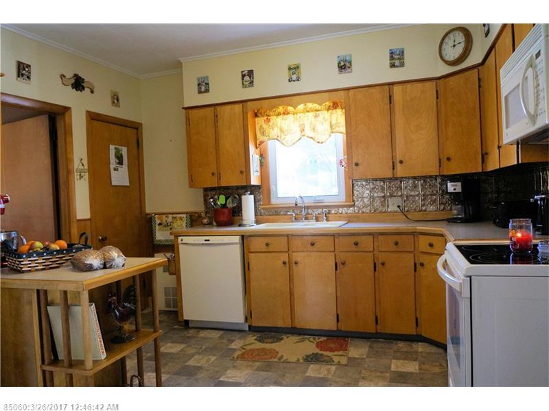 219 Peltoma AVE, Pittsfield, ME 04967