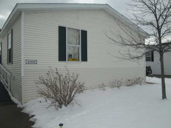 Silver Springs 43450 Colonial DrClinton Township, MI 48036