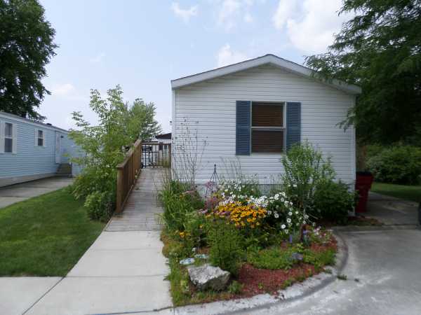 Camelot Villa 46333 WESTMINSTERMacomb, MI 48044