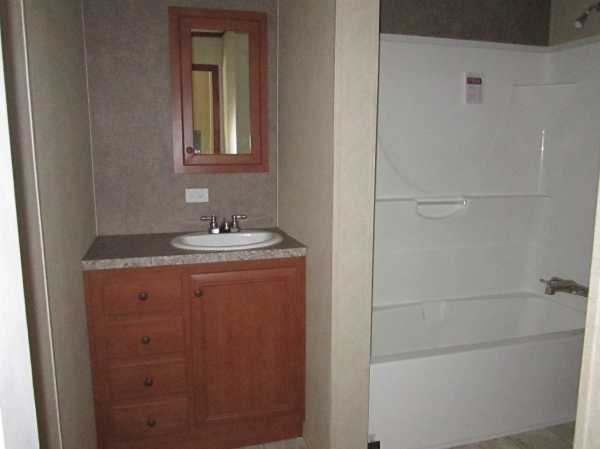 Lafayette Place 954 Cour RettaWarren, MI 48091