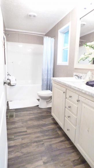 Tanglewood Village 25858 LoudonFlat Rock, MI 48134
