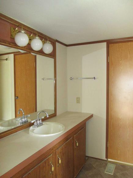 Deerfield Estates 26450 W. CherokeeFlat Rock, MI 48134