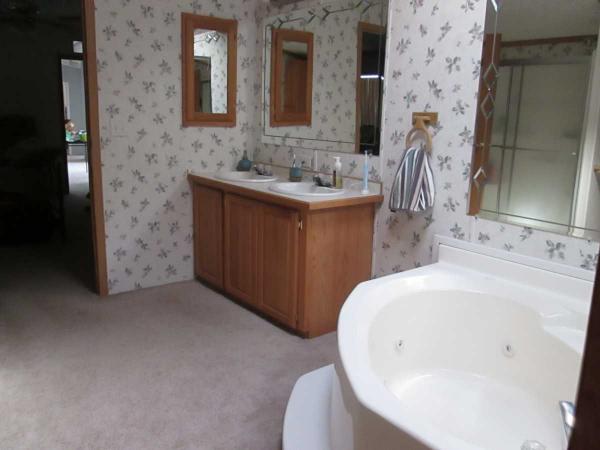 Deerfield Estates 25876 Frontier CircleFlat Rock, MI 48134
