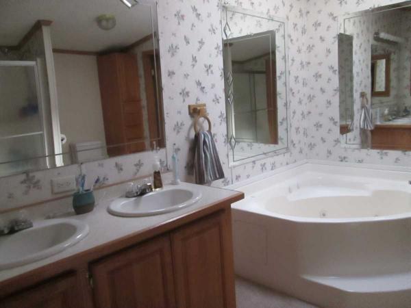 Deerfield Estates 25876 Frontier CircleFlat Rock, MI 48134