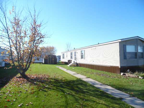 Country Meadows 29197 TanglewoodFlat Rock, MI 48134