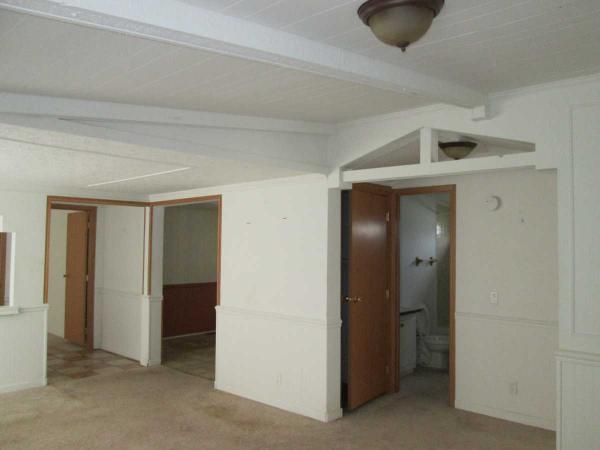 Deerfield Estates 25039 DeerCreek DrFlat Rock, MI 48134