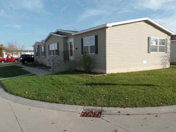 Frenchtown Villa / Elizabeth Woods 8732 Ashlyn DriveNewport, MI 48166