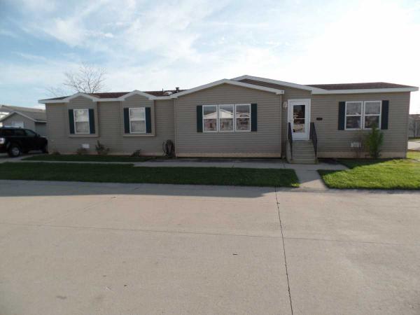 Frenchtown Villa / Elizabeth Woods 8732 Ashlyn DriveNewport, MI 48166