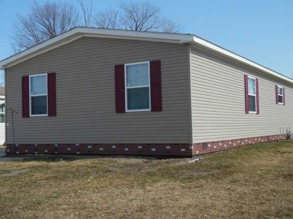 Frenchtown Villa / Elizabeth Woods 1413 Paree St.Newport, MI 48166