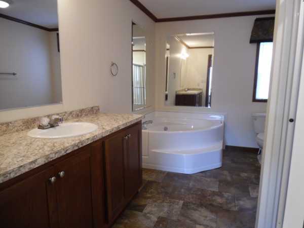 Frenchtown Villa / Elizabeth Woods 1413 Paree St.Newport, MI 48166