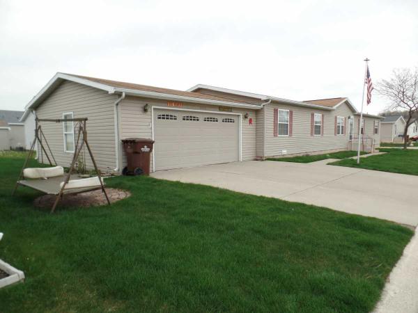 Frenchtown Villa / Elizabeth Woods 8427 Kirsten Dr.Newport, MI 48166