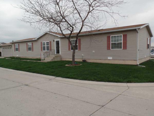 Frenchtown Villa / Elizabeth Woods 8427 Kirsten Dr.Newport, MI 48166