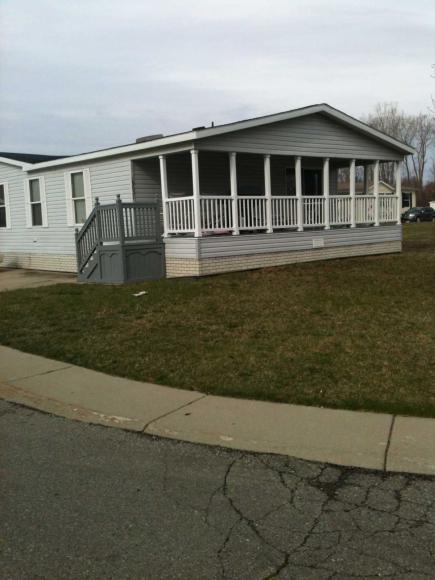Meadowlands 19531 RoselawnGibraltar, MI 48173