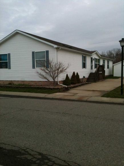 Meadowlands 19644 WildwoodGibraltar, MI 48173
