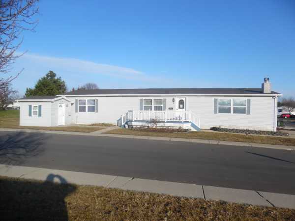 Meadowlands 29122 Oakhill DriveGibraltar, MI 48173