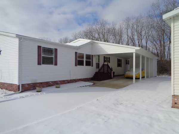 Meadowlands 29616 Meadow LaneGibraltar, MI 48173