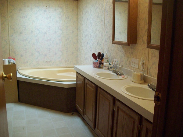 Huron Estates 22045 Lafons Ln., #228Romulus, MI 48174