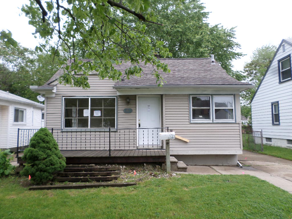7486 LongacreDetroit, MI, 48228Wayne County