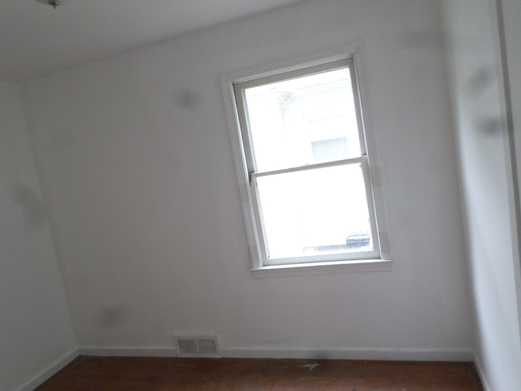 7486 LongacreDetroit, MI, 48228Wayne County