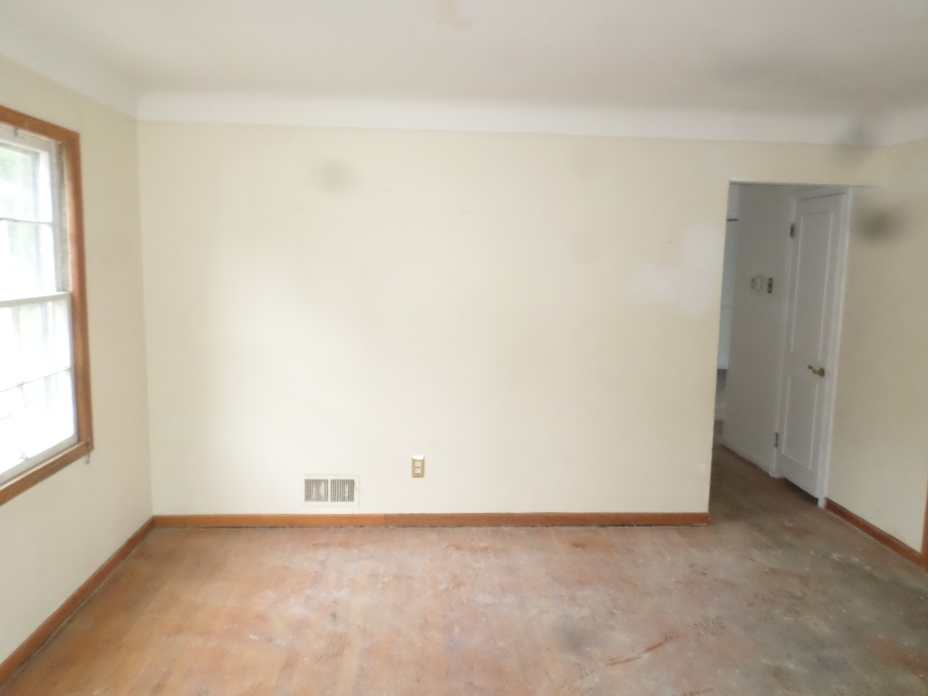 7486 LongacreDetroit, MI, 48228Wayne County