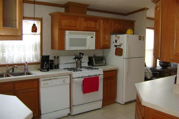Rochester Estates 180 Marais Ct. W.Rochester Hills, MI 48307