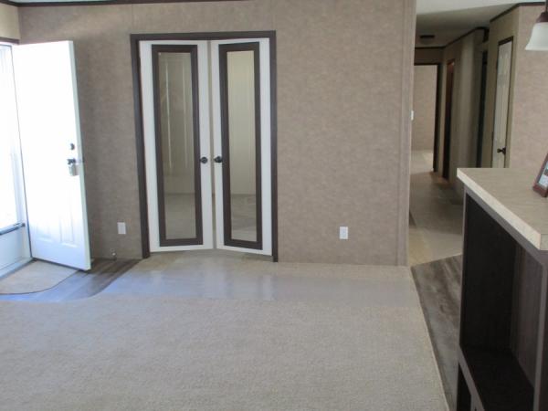 Shelby Forest Mobile Home Park 14451 Tyngsboro Ct. SF585Shelby Township, MI 48315