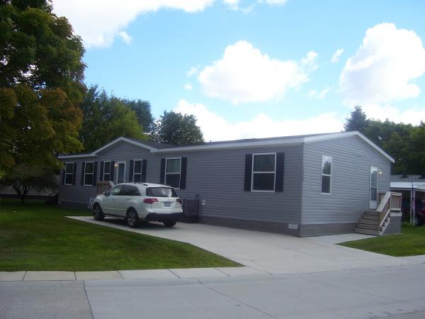 Shelby Forest Mobile Home Park 14069 Dunstable Dr. SF241Shelby Township, MI 48315