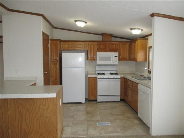 Clarkston Lakes 3876 AppleClarkston, MI 48348