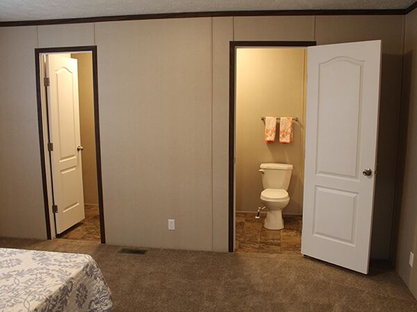 Commerce Meadows 96 Meadows Ct. or 416 BayberryWixom, MI 48393